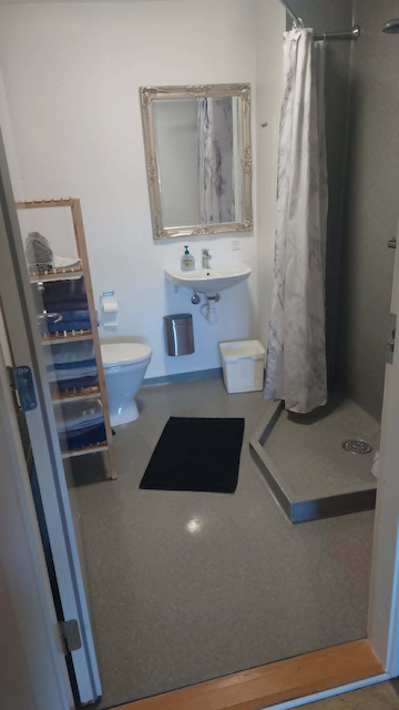 Toilet og bad hos Kværndrup B&B